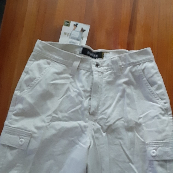 Levi's khaki shorts - Picture 2 of 3